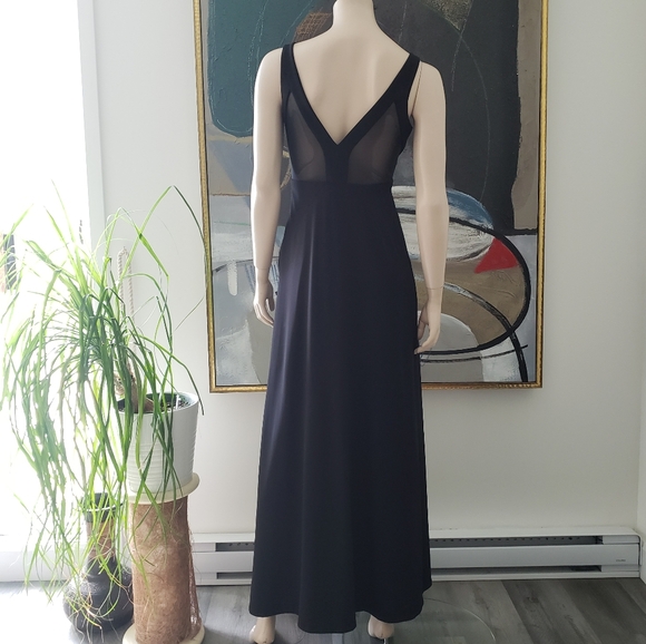 Laundry by Shelli Segal | V-neck Maxi Dress with Mesh Panels - Picture 2 of 6
